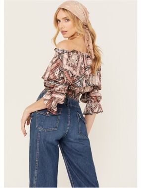 Shyanne Ruffle Off Shoulder Chiffon Top
(B4)